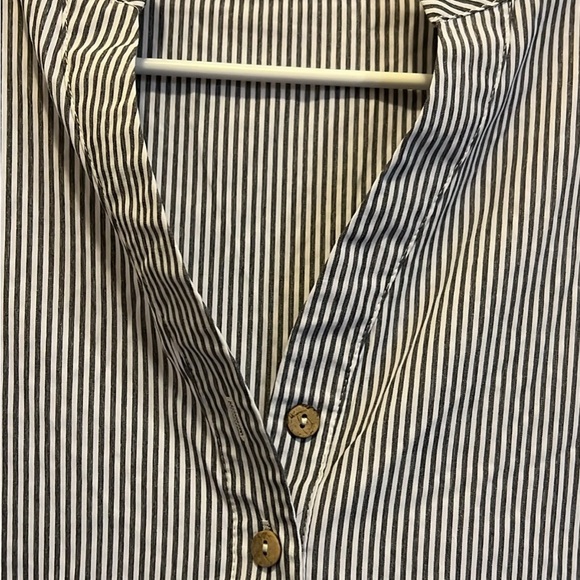 EMERY ROSE BLOUSE - Picture 2 of 6